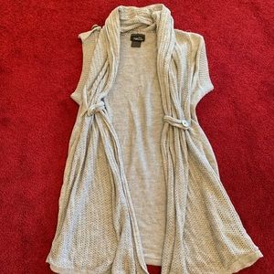 Sleeveless cardigan